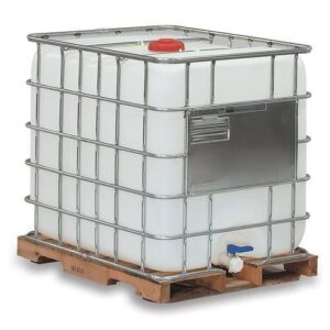 IBC tanks on wooden pallet used 1000L chemical flowbins on wood