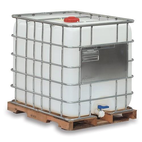 IBC tanks on wooden pallet used 1000L chemical flowbins on wood